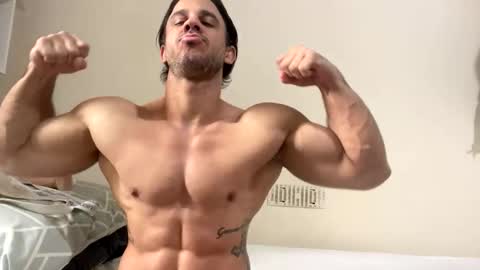 latino_rodri online show from 04.11.26