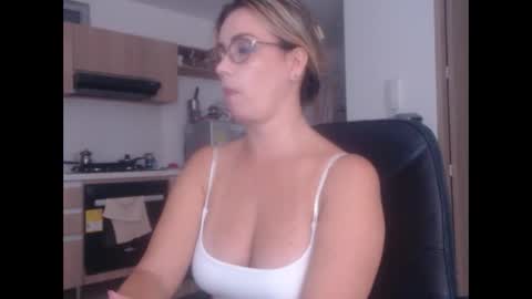 Snapshot of latinpaprika chatting on 02.17.25 latinpaprika online show from 02.17.25