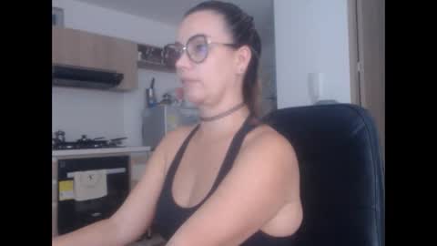 Snapshot of latinpaprika chatting on 02.19.25 latinpaprika online show from 02.19.25