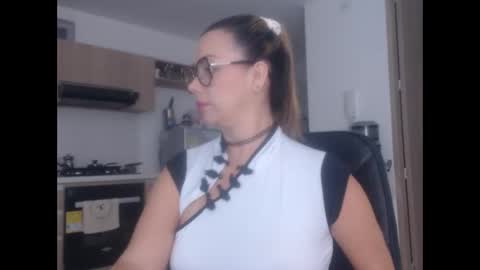 Snapshot of latinpaprika chatting on 02.19.25 latinpaprika online show from 02.19.25