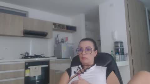 Snapshot of latinpaprika chatting on 02.19.25 latinpaprika online show from 02.19.25