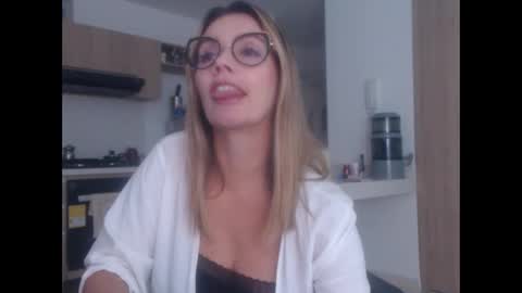 Snapshot of latinpaprika chatting on 03.11.25 latinpaprika online show from 03.11.25
