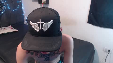 Snapshot of latins_boys_20 chatting on 12.17.24 NICK online show from 12.17.24