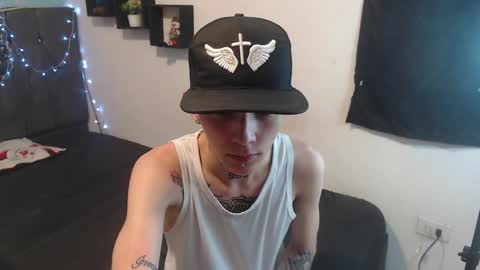 Snapshot of latins_boys_20 chatting on 12.21.24 NICK online show from 12.21.24