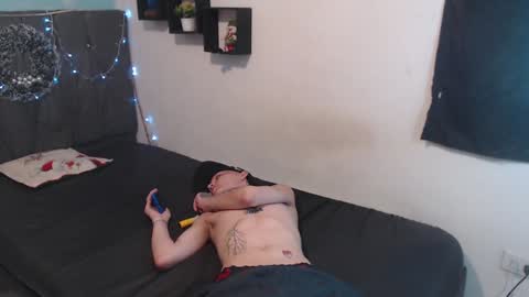 Snapshot of latins_boys_20 chatting on 12.21.24 NICK online show from 12.21.24