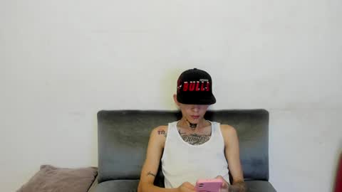 Snapshot of latins_boys_20 chatting on 01.21.25 NICK online show from 01.21.25