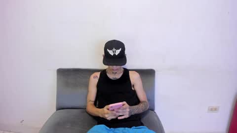 Snapshot of latins_boys_20 chatting on 01.27.25 NICK online show from 01.27.25