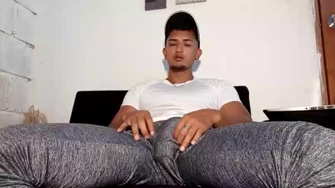 Snapshot of latinsex2501 chatting on 02.19.26 Aaron online show from 02.19.26