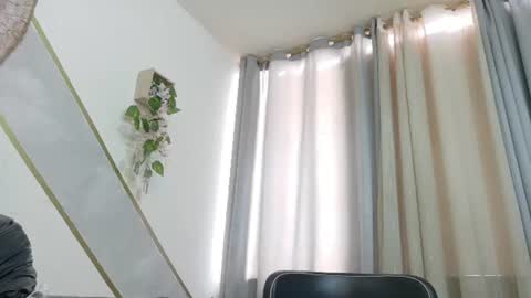 Snapshot of laura__castillo_ chatting on 07.23.26 online show from 07.23.26