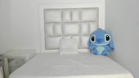 laura__js_ online show from 11.04.25