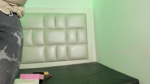 laura__js_ online show from 12.01.25