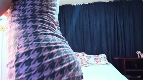 Snapshot of laura__martiinez chatting on 01.14.25 online show from 01.14.25