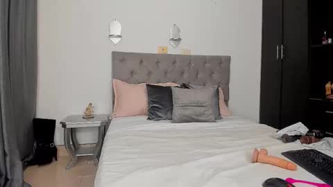   online show from 11.01.25