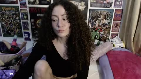 Snapshot of laura_anal_ chatting on 12.03.24 Wen online show from 12.03.24