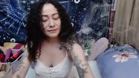 Snapshot of laura_anal_ chatting on 12.07.24 Wen online show from 12.07.24