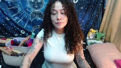 Snapshot of laura_anal_ chatting on 03.04.25 Wen online show from 03.04.25