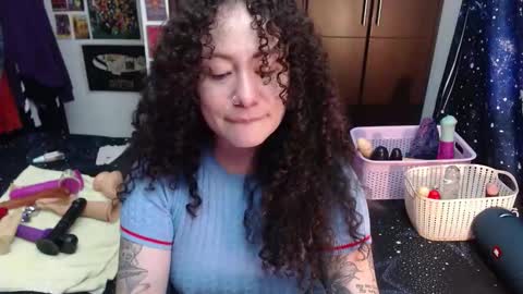 Snapshot of laura_anal_ chatting on 11.05.25 Wen online show from 11.05.25