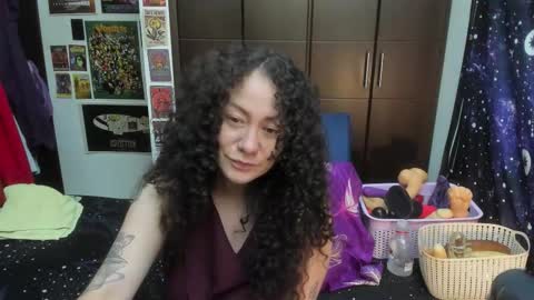 Snapshot of laura_anal_ chatting on 11.10.25 Wen online show from 11.10.25