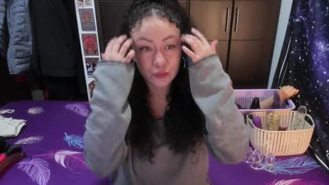 Snapshot of laura_anal_ chatting on 11.21.25 Wen online show from 11.21.25