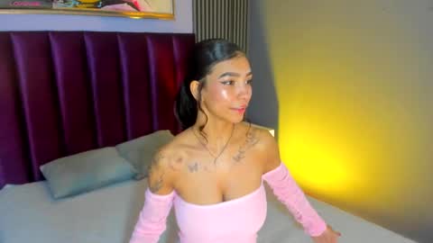 Snapshot of laura_aristizabal_19 chatting on 04.23.26 Laura online show from 04.23.26