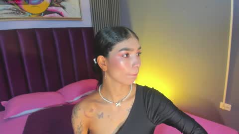 Snapshot of laura_aristizabal_19 chatting on 04.29.26 Laura online show from 04.29.26