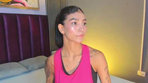 Snapshot of laura_aristizabal_19 chatting on 05.22.26 Laura online show from 05.22.26