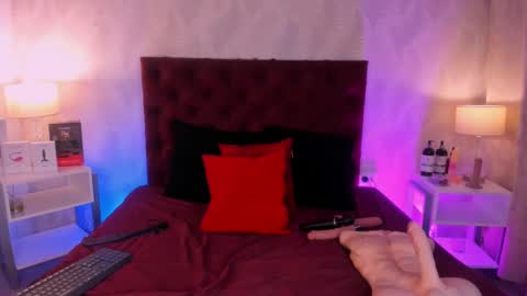 Snapshot of laura_bassi chatting on 03.12.25 Laura Bassi online show from 03.12.25