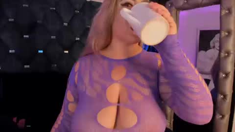 Snapshot of laura_bassi chatting on 09.18.25 Laura Bassi online show from 09.18.25