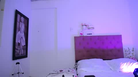 LAURA online show from 12.21.24