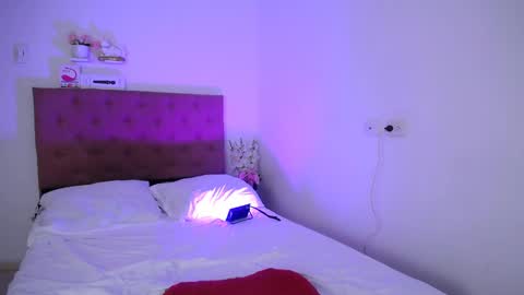 LAURA online show from 12.23.24