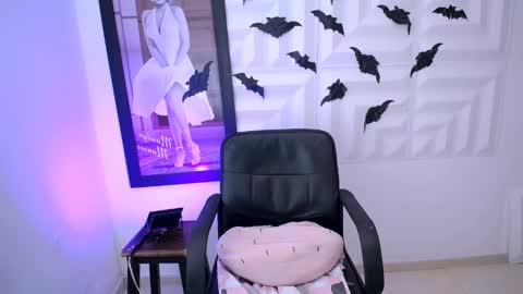 LAURA online show from 10.14.25