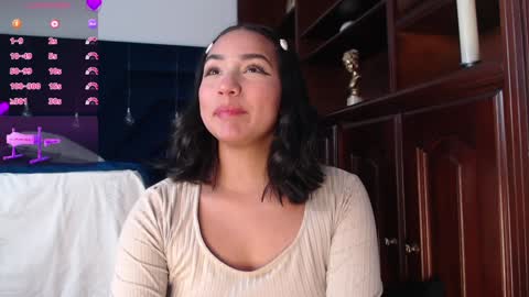Snapshot of laura_golden1 chatting on 12.12.24 lLAURA online show from 12.12.24