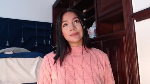 Snapshot of laura_golden1 chatting on 12.29.24 lLAURA online show from 12.29.24