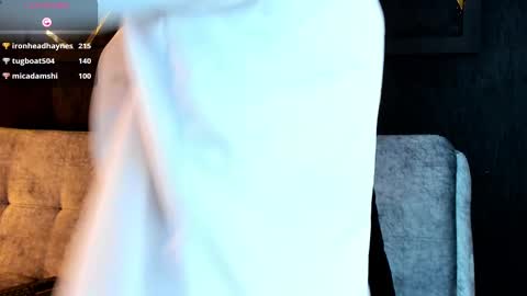 Snapshot of laura_hentai chatting on 03.04.25 Laura online show from 03.04.25