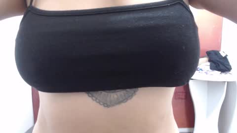 Snapshot of laura_hotyy chatting on 09.19.25 Laura online show from 09.19.25