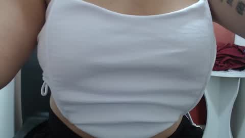Snapshot of laura_hotyy chatting on 09.20.25 Laura online show from 09.20.25