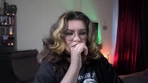Snapshot of laura_karamazov chatting on 09.26.25 Miss Laura online show from 09.26.25