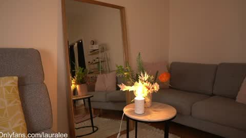 Laura Lee. online show from 04.02.26