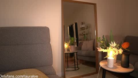 Laura Lee. online show from 04.05.26