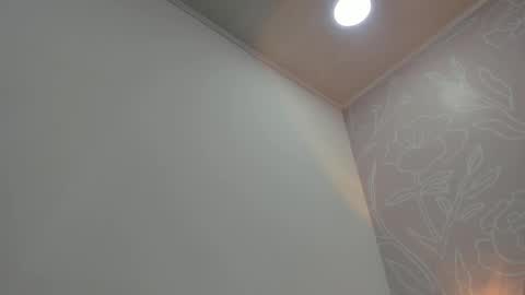 L A U R A online show from 12.17.25