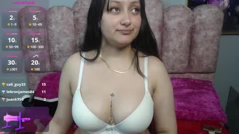 Snapshot of laura_millerx chatting on 11.23.25 laura millerx online show from 11.23.25