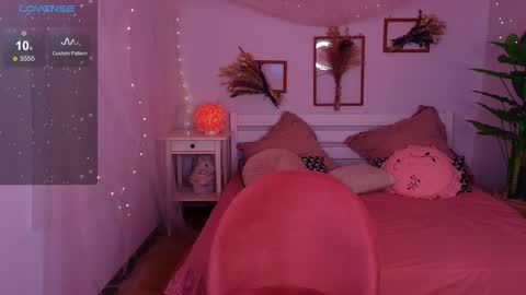 Miss Laura online show from 11.21.25