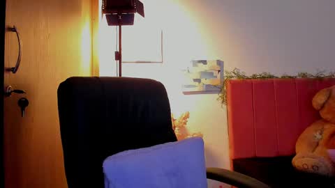 Laura Rose online show from 04.15.26