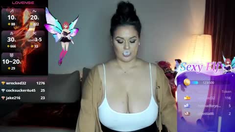 Snapshot of laura_sinner chatting on 01.22.25 Laura online show from 01.22.25