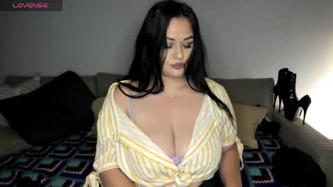 Snapshot of laura_sinner chatting on 09.17.25 Laura online show from 09.17.25