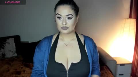 Snapshot of laura_sinner chatting on 11.16.25 Laura online show from 11.16.25