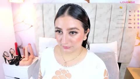 Laura Smith online show from 11.28.25