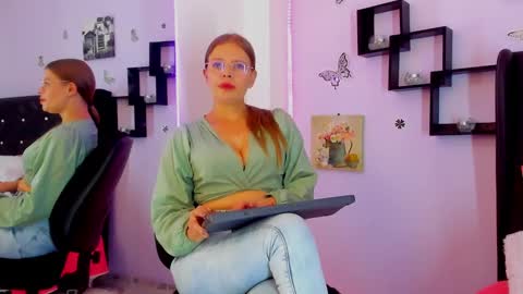 Snapshot of laurablue_ chatting on 12.14.24 Laura Blue online show from 12.14.24