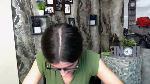 Laura online show from 10.14.25