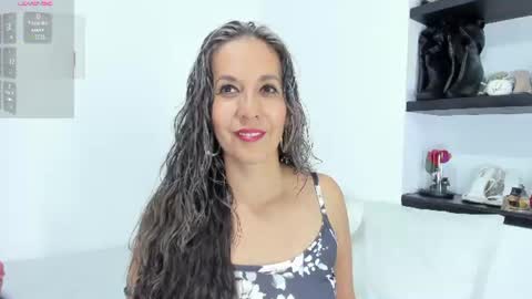 Snapshot of laurafarrely chatting on 07.16.26 Laura online show from 07.16.26
